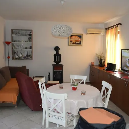 Apartman Iris Apartment *